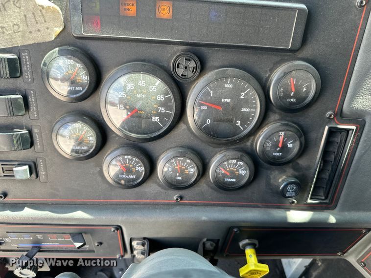 image for item NT9136 2000 E One ladder fire truck