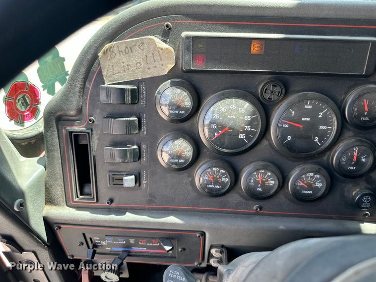 image for item NT9136 2000 E One ladder fire truck