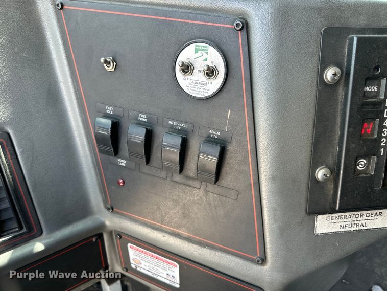 image for item NT9136 2000 E One ladder fire truck