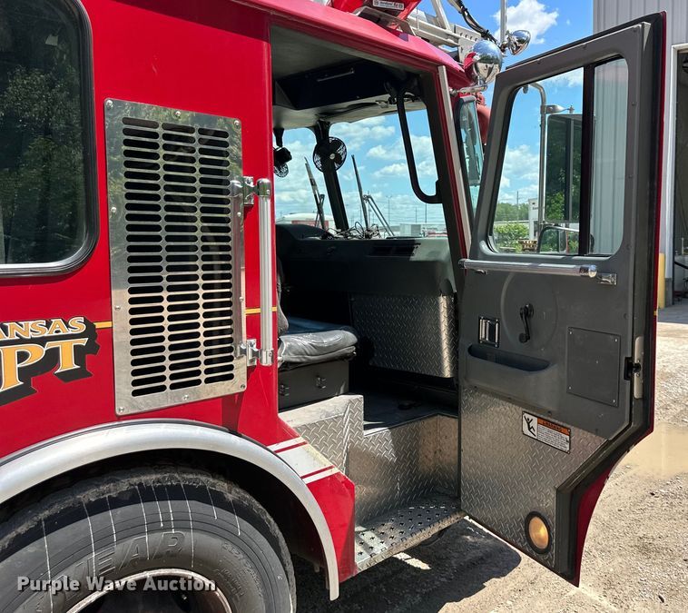 image for item NT9136 2000 E One ladder fire truck