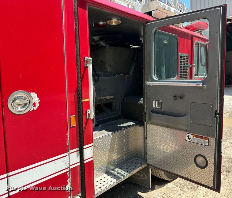 image for item NT9136 2000 E One ladder fire truck