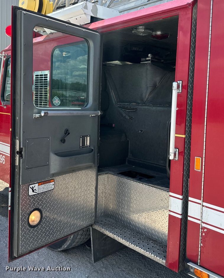 image for item NT9136 2000 E One ladder fire truck