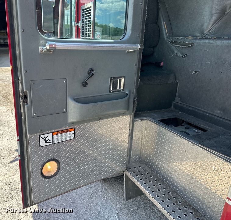 image for item NT9136 2000 E One ladder fire truck