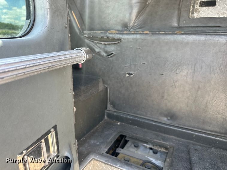 image for item NT9136 2000 E One ladder fire truck