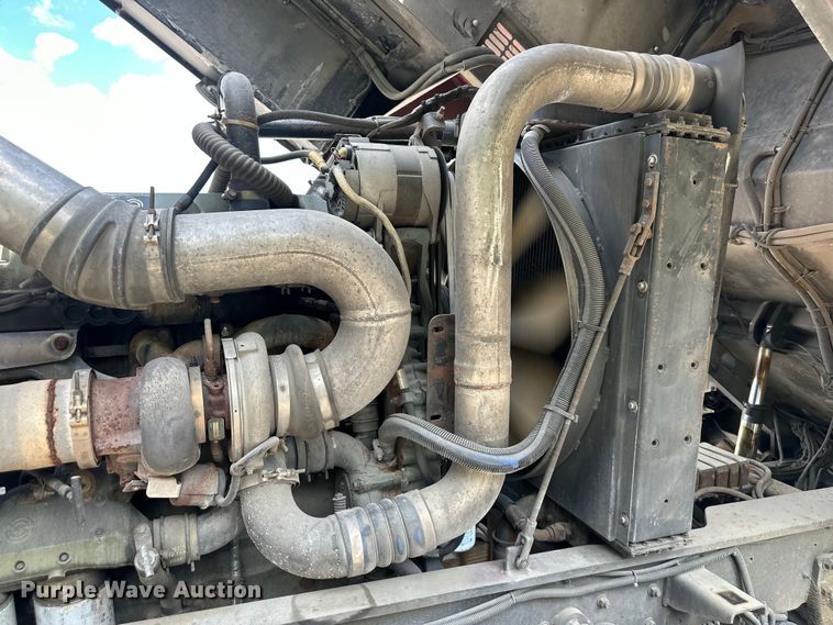 image for item NT9136 2000 E One ladder fire truck