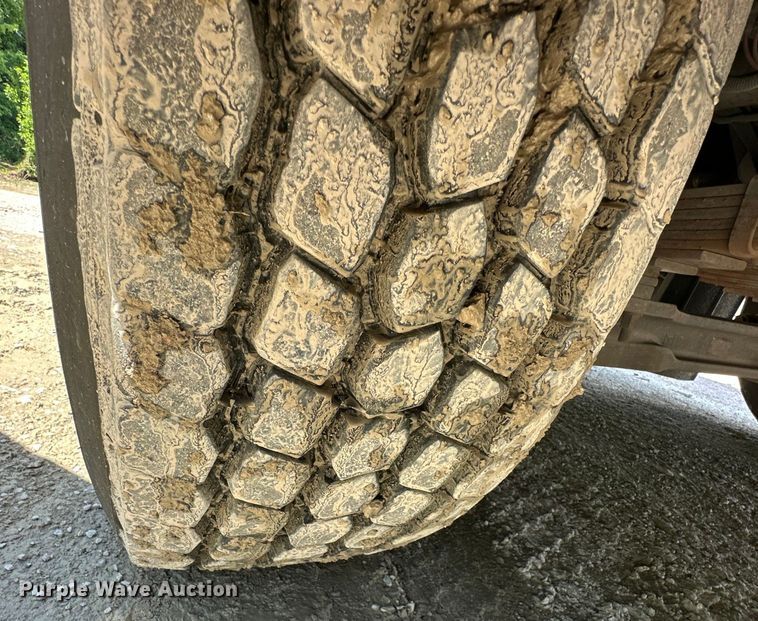 image for item NT9136 2000 E One ladder fire truck