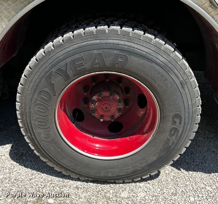 image for item NT9136 2000 E One ladder fire truck