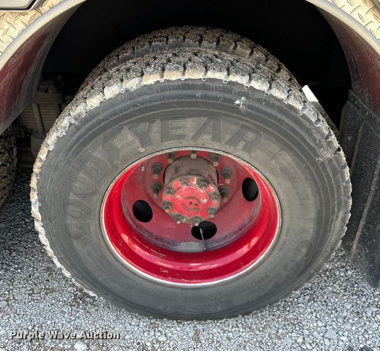 image for item NT9136 2000 E One ladder fire truck