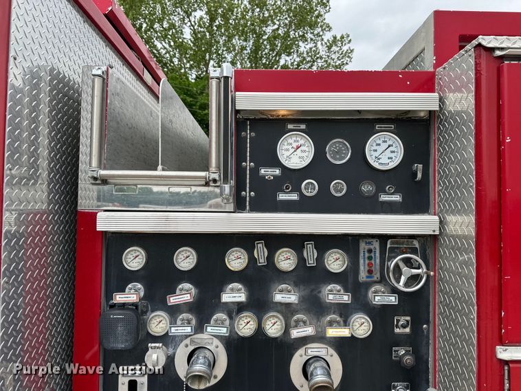 image for item NT9137 2001 HME H1738 pumper fire truck