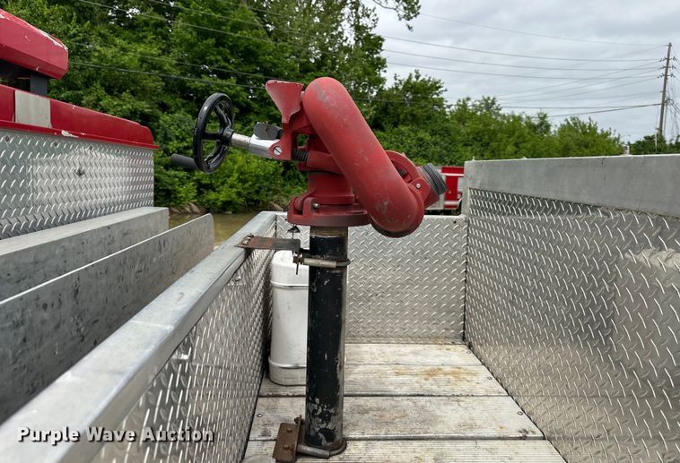 image for item NT9137 2001 HME H1738 pumper fire truck