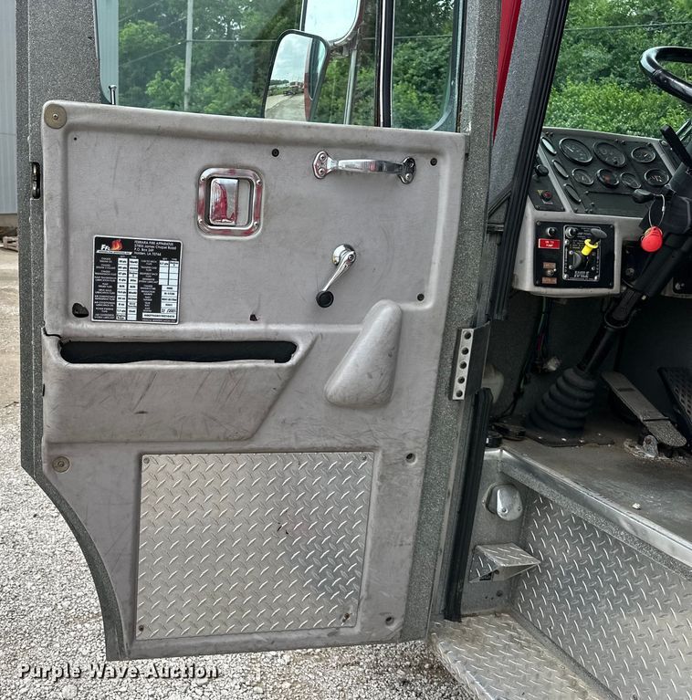 image for item NT9137 2001 HME H1738 pumper fire truck