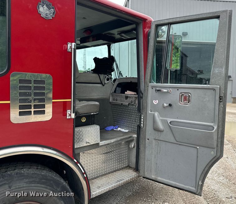 image for item NT9137 2001 HME H1738 pumper fire truck