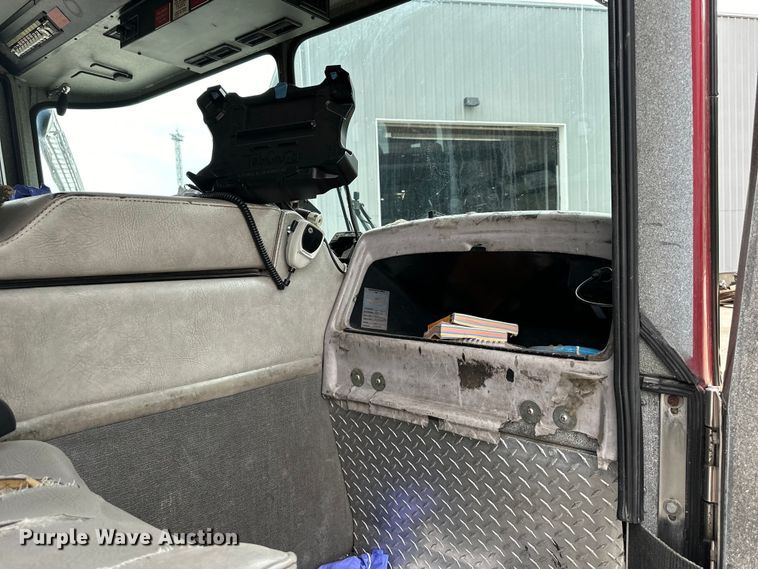 image for item NT9137 2001 HME H1738 pumper fire truck