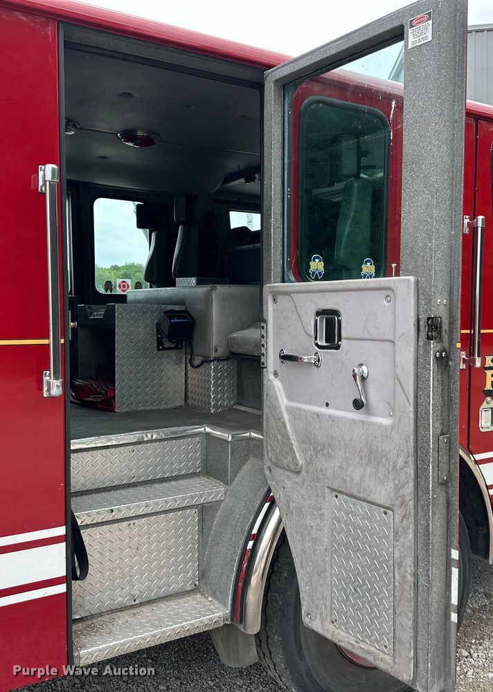 image for item NT9137 2001 HME H1738 pumper fire truck