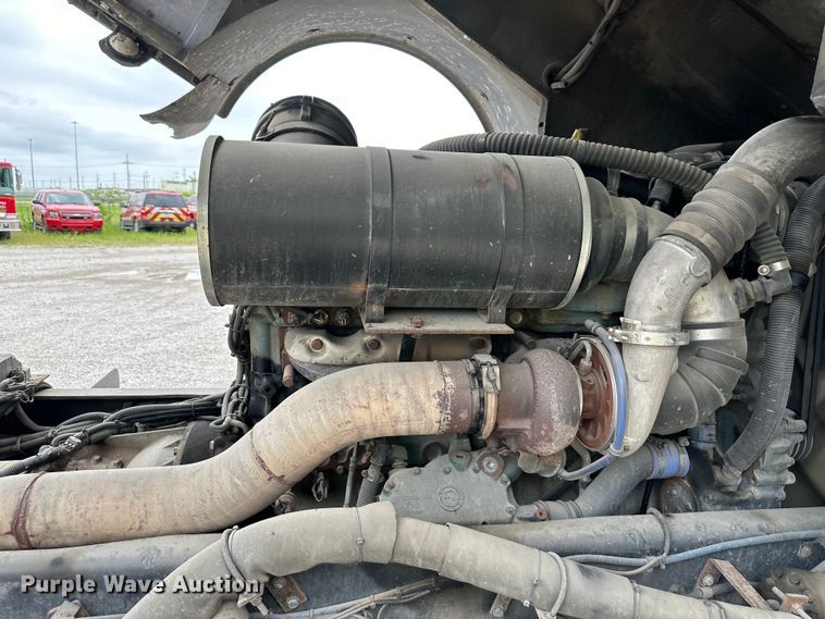 image for item NT9137 2001 HME H1738 pumper fire truck