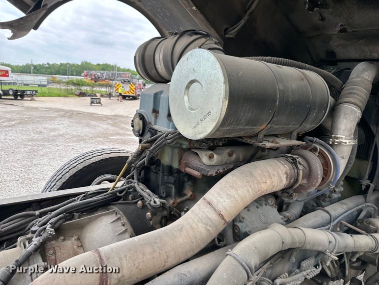 image for item NT9137 2001 HME H1738 pumper fire truck