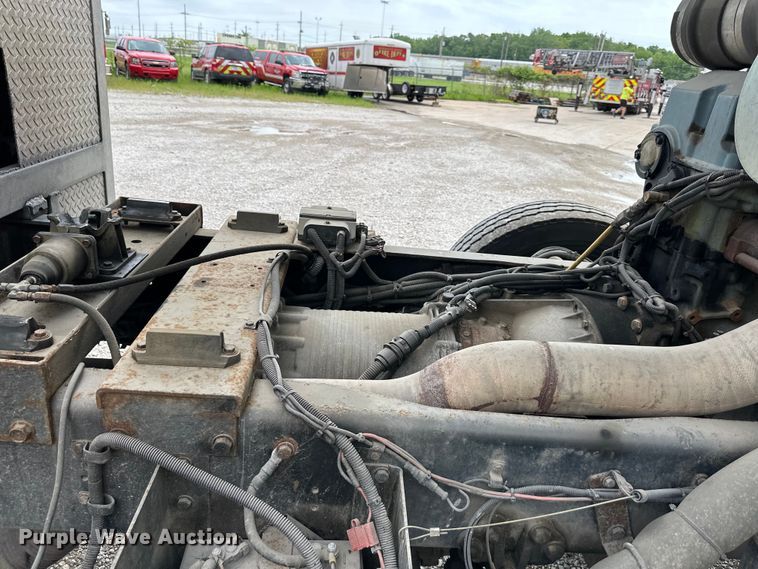 image for item NT9137 2001 HME H1738 pumper fire truck