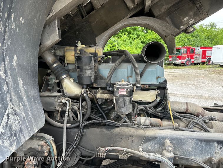 image for item NT9137 2001 HME H1738 pumper fire truck