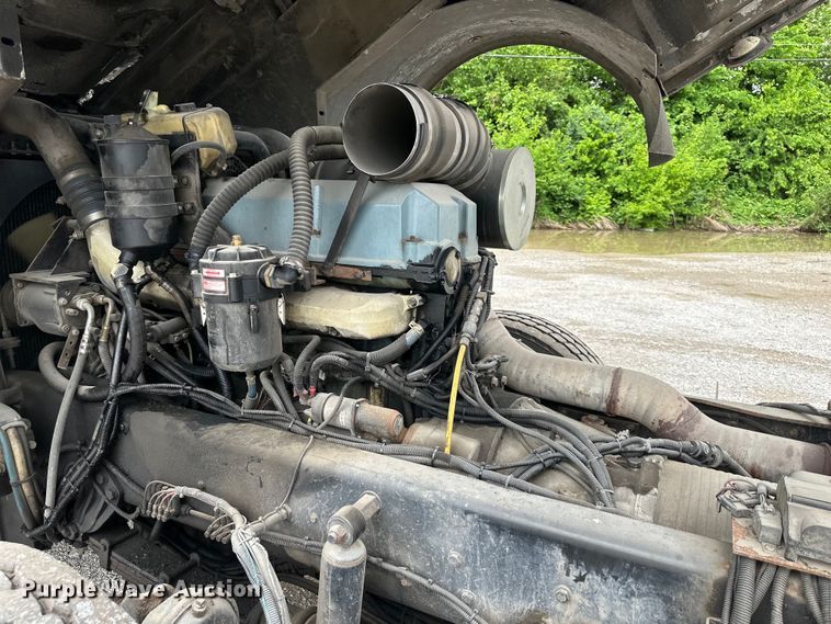 image for item NT9137 2001 HME H1738 pumper fire truck