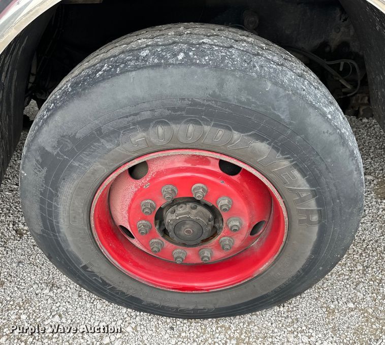 image for item NT9137 2001 HME H1738 pumper fire truck