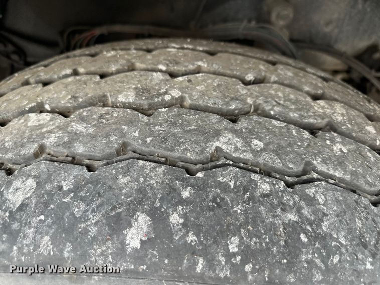 image for item NT9137 2001 HME H1738 pumper fire truck