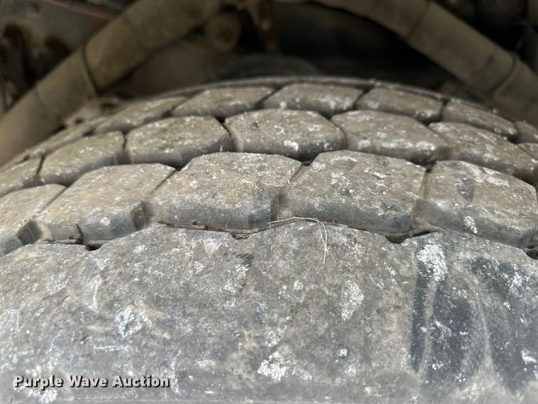 image for item NT9137 2001 HME H1738 pumper fire truck