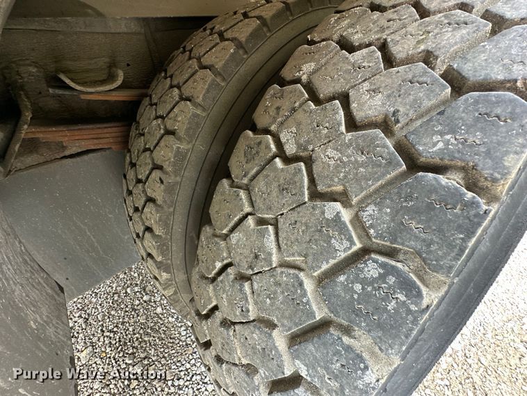 image for item NT9137 2001 HME H1738 pumper fire truck