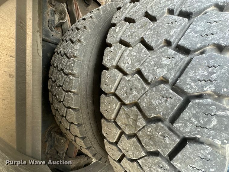 image for item NT9137 2001 HME H1738 pumper fire truck