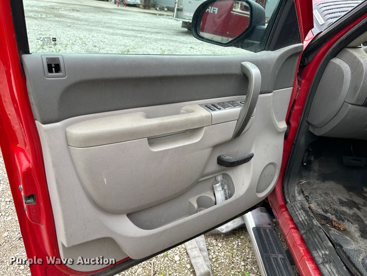 image for item NT9138 2013 Chevrolet Silverado 2500 HD Crew Cab pickup truck