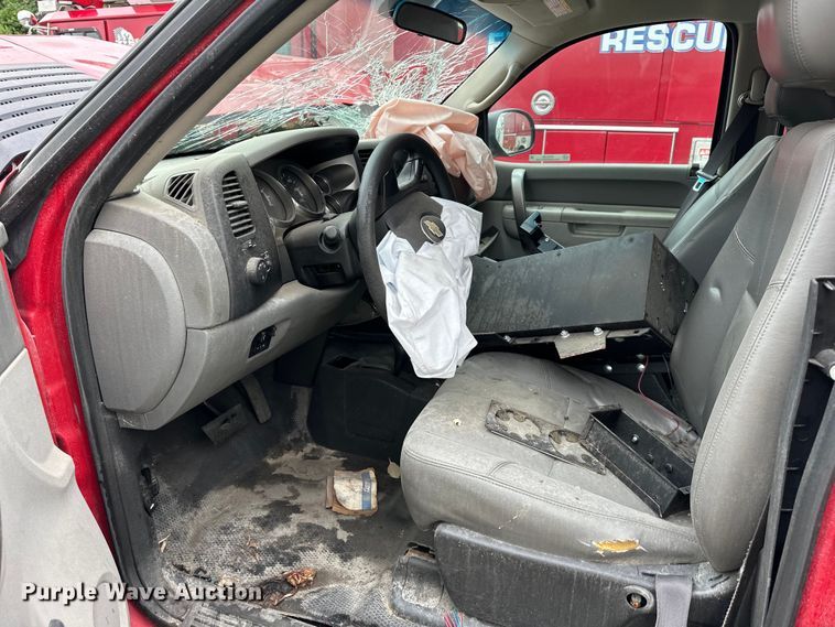 image for item NT9138 2013 Chevrolet Silverado 2500 HD Crew Cab pickup truck