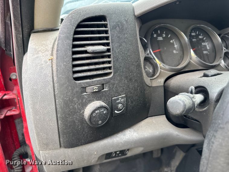 image for item NT9138 2013 Chevrolet Silverado 2500 HD Crew Cab pickup truck