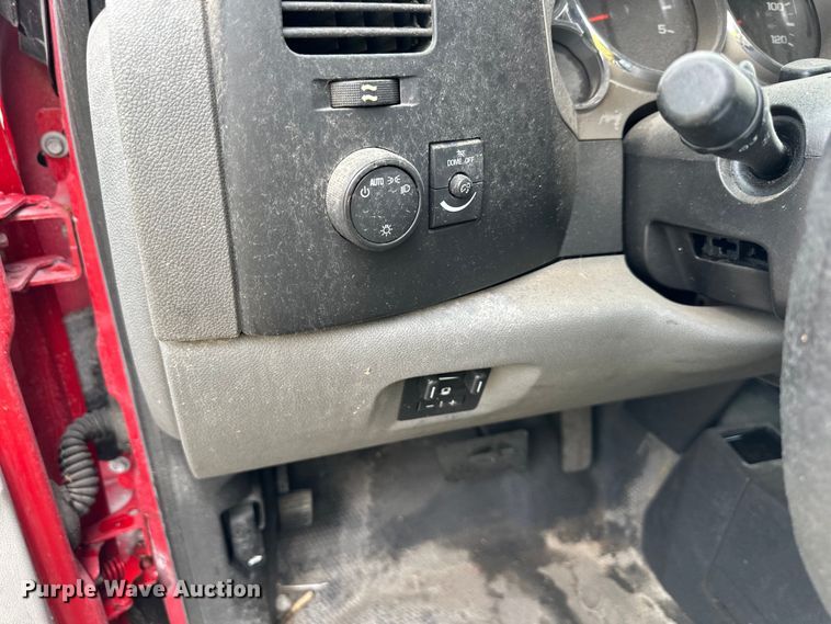 image for item NT9138 2013 Chevrolet Silverado 2500 HD Crew Cab pickup truck