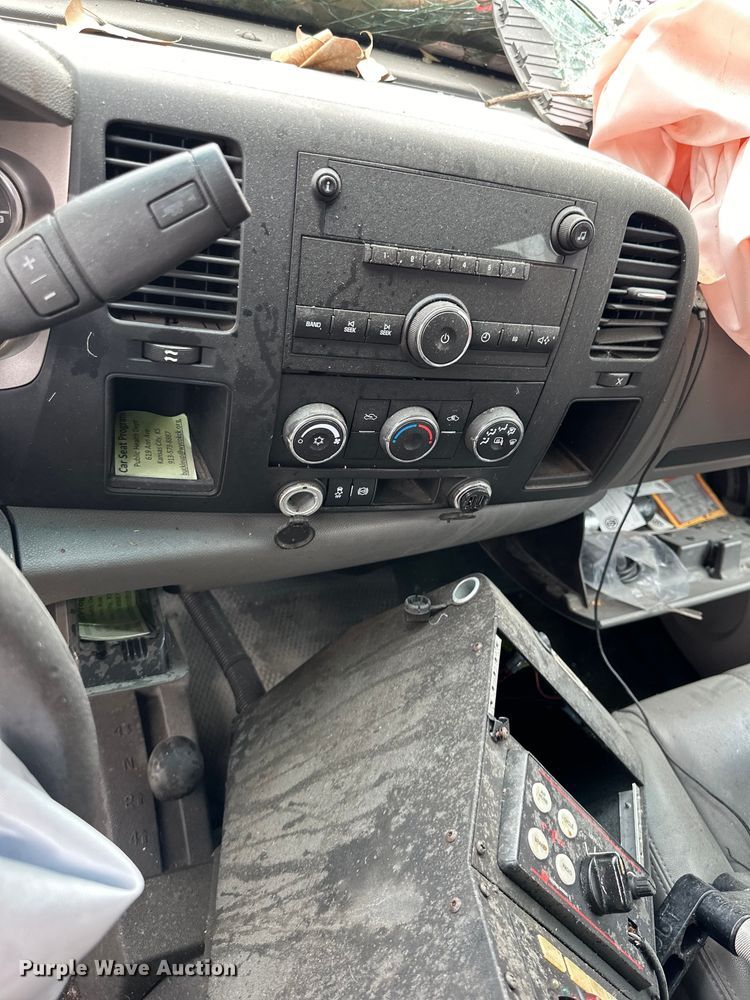 image for item NT9138 2013 Chevrolet Silverado 2500 HD Crew Cab pickup truck