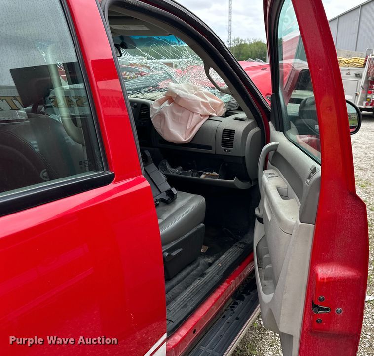 image for item NT9138 2013 Chevrolet Silverado 2500 HD Crew Cab pickup truck