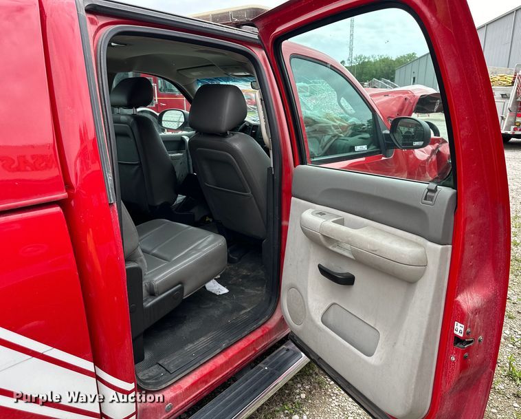 image for item NT9138 2013 Chevrolet Silverado 2500 HD Crew Cab pickup truck