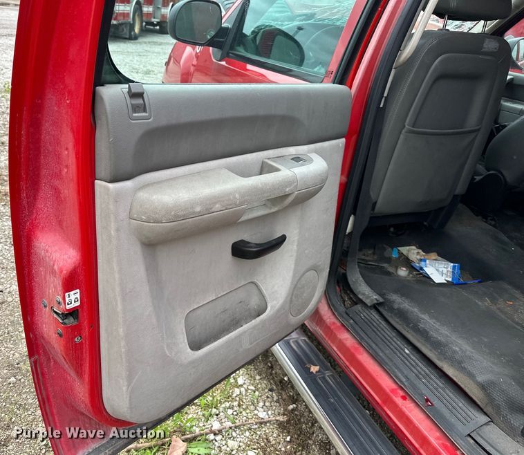 image for item NT9138 2013 Chevrolet Silverado 2500 HD Crew Cab pickup truck