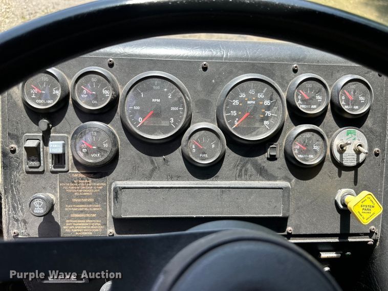 image for item NT9140 2006 HME 4465 900 pumper fire truck