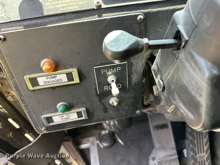 image for item NT9140 2006 HME 4465 900 pumper fire truck