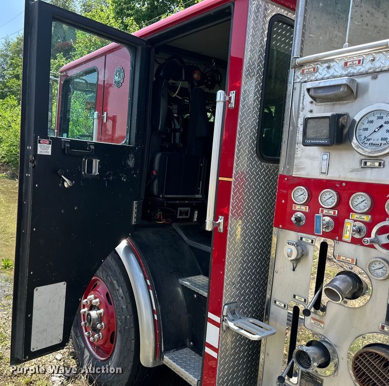 image for item NT9140 2006 HME 4465 900 pumper fire truck