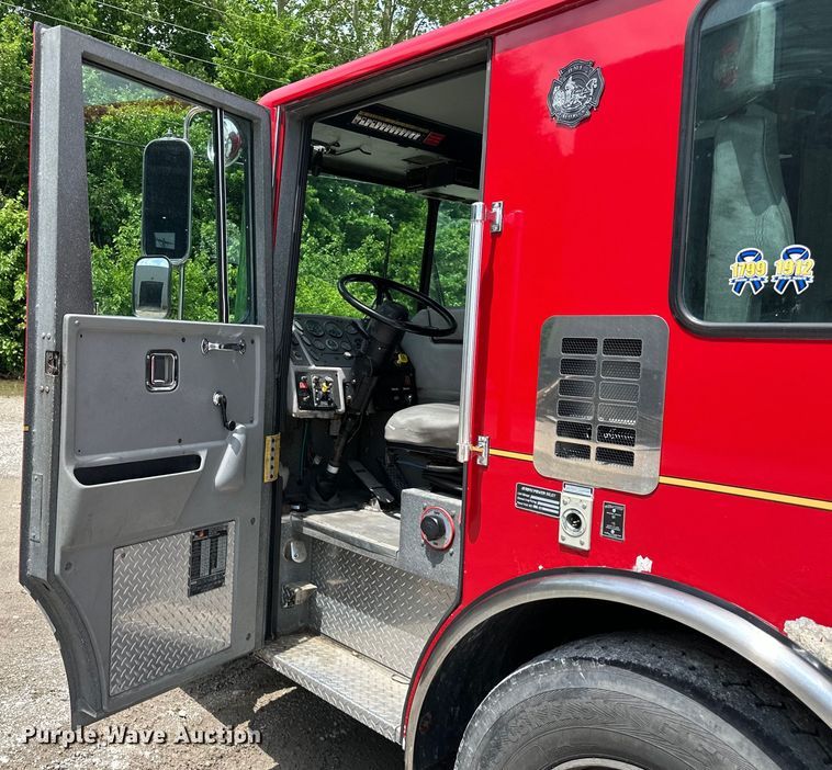 image for item NT9204 2002 HME H2057 pumper fire truck