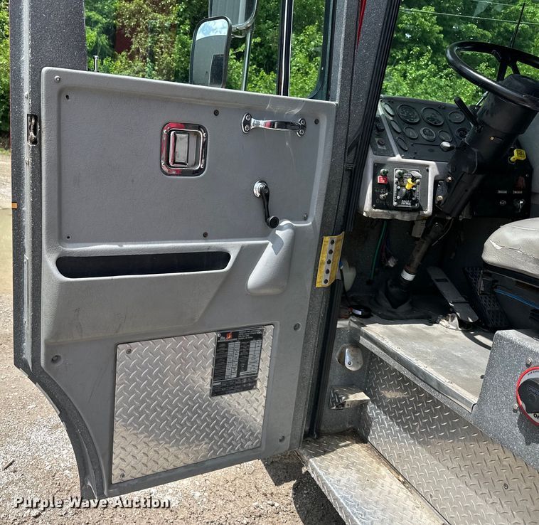 image for item NT9204 2002 HME H2057 pumper fire truck