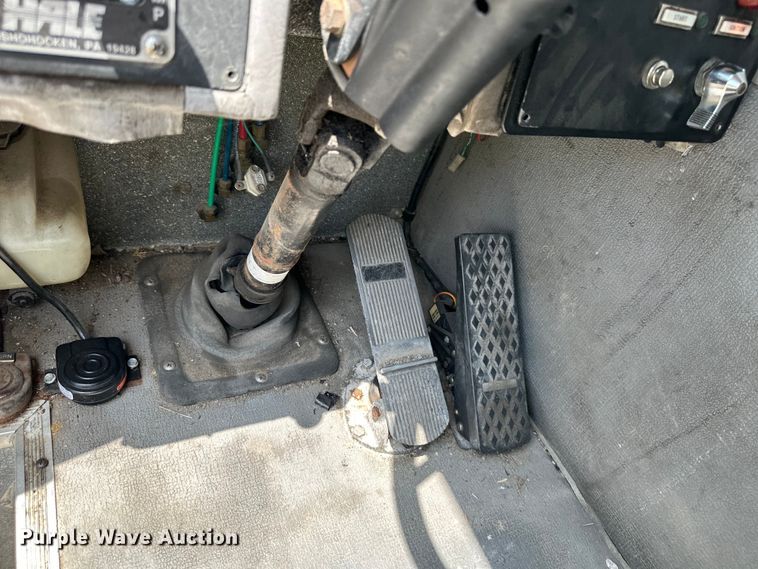 image for item NT9204 2002 HME H2057 pumper fire truck