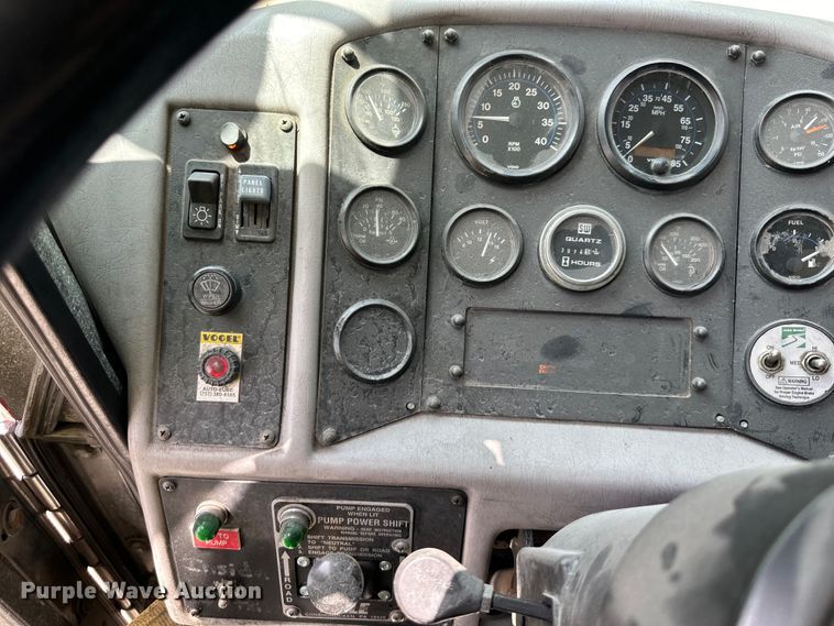 image for item NT9204 2002 HME H2057 pumper fire truck