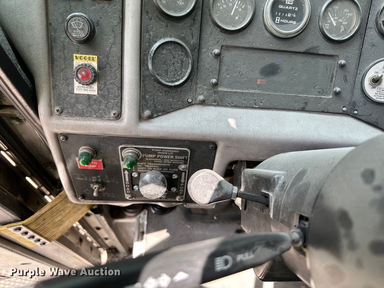 image for item NT9204 2002 HME H2057 pumper fire truck