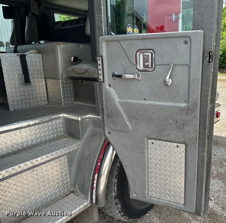 image for item NT9204 2002 HME H2057 pumper fire truck