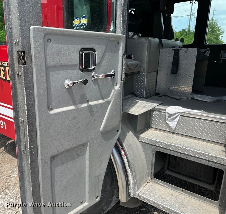 image for item NT9204 2002 HME H2057 pumper fire truck