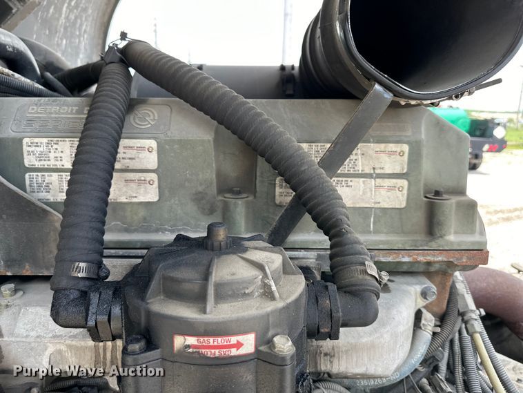 image for item NT9204 2002 HME H2057 pumper fire truck