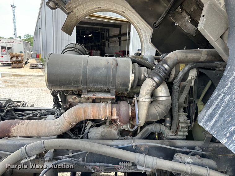 image for item NT9204 2002 HME H2057 pumper fire truck