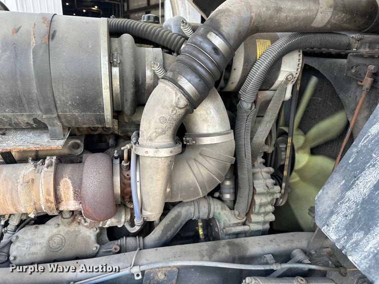 image for item NT9204 2002 HME H2057 pumper fire truck