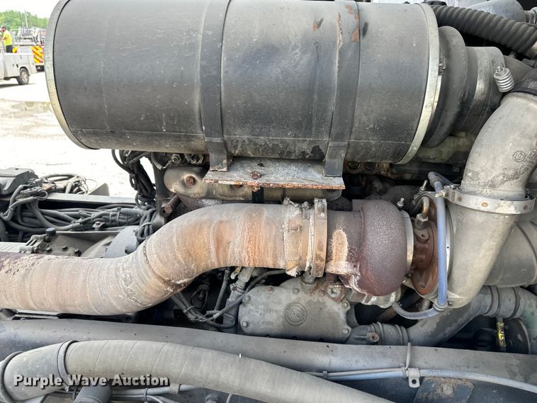 image for item NT9204 2002 HME H2057 pumper fire truck